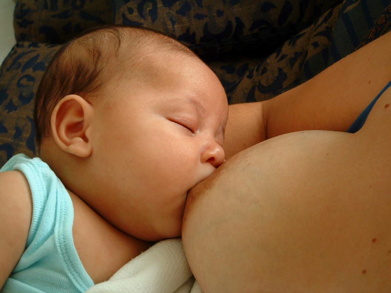 In der Muttermilch ist alles enthalten, was Babys brauchen.