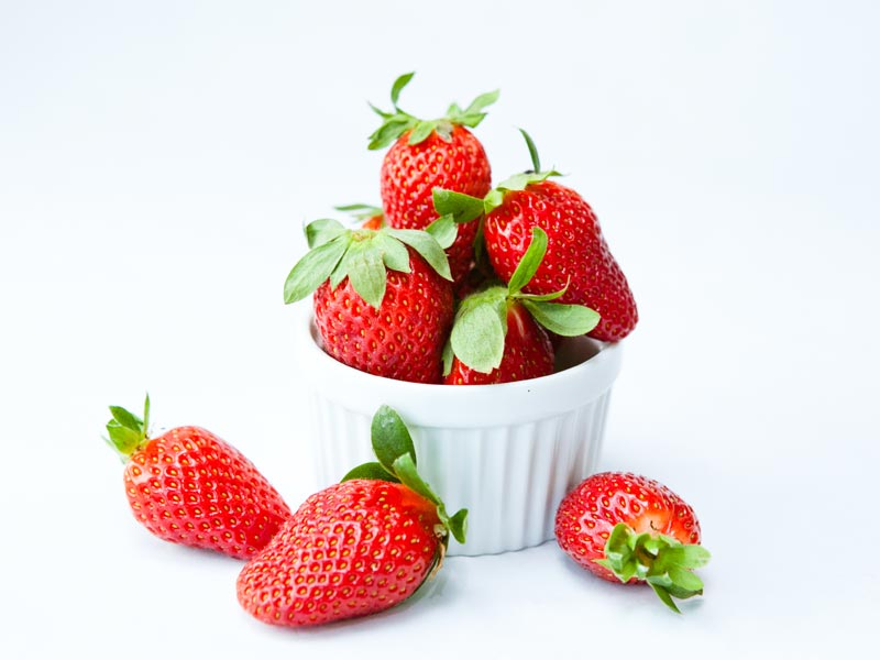 Lecker und unglaublich gesund: die Erdbeere hat im Frühsommer Saison.